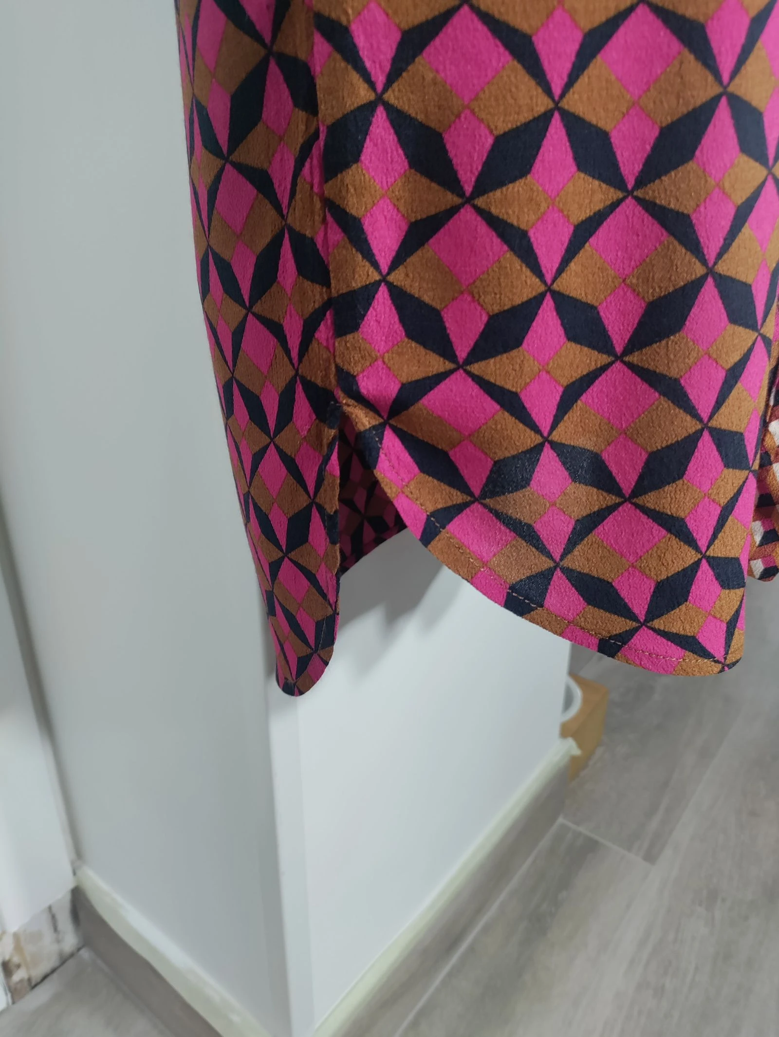 Vestido camiseo Zara Woman estampado geométrico multicolor (Talla S) – photo 5
